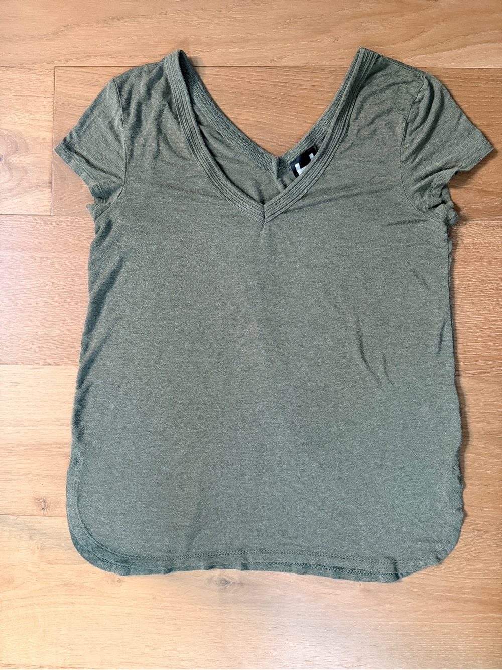 H by Bordeaux Nordstrom V-Neck Short Sleeve Tee Olive Green Rayon Medium Neutral